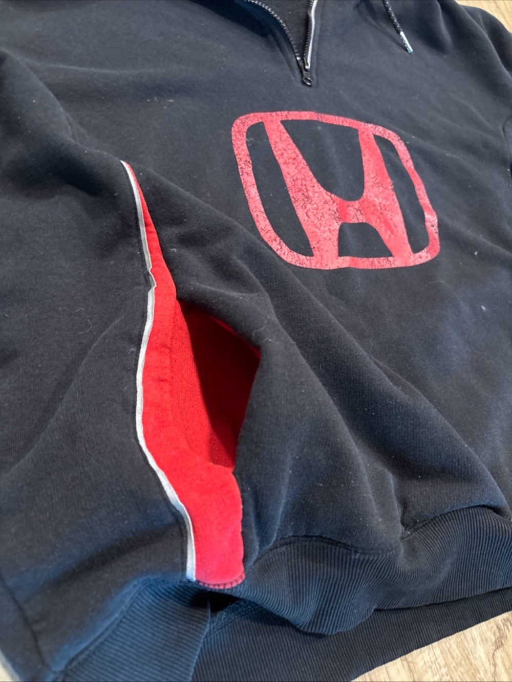Honda Men’s Black & Red Pullover Hoodie Sweater - Picture 4 of 9